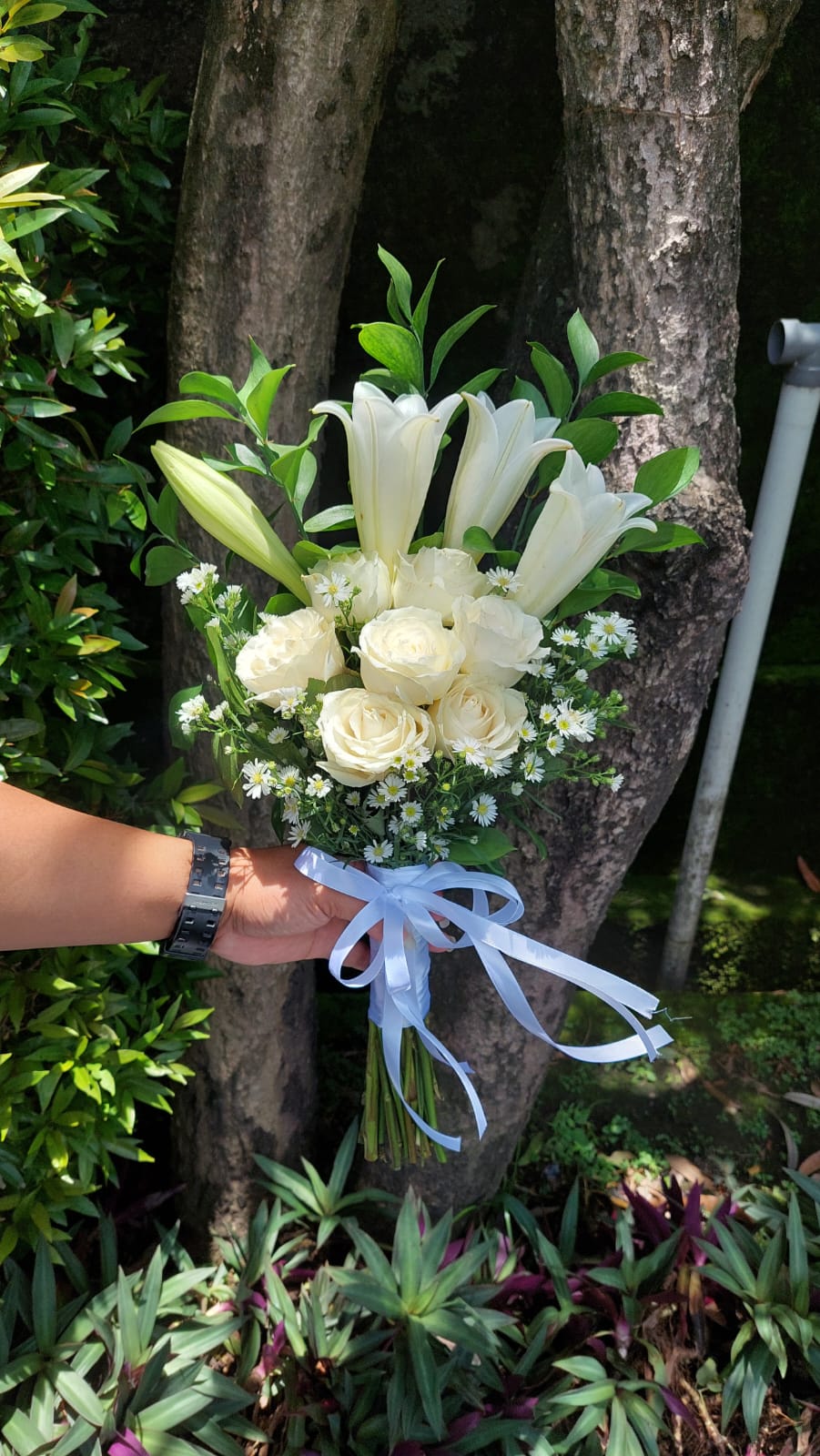 Hand Bouquet Bunga Segar 225k